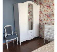 Трехстворчатый шкаф для одежды Авиньон MUR-111-03 с зеркалом Трехстворчатый шкаф для одежды Авиньон MUR-111-03 с зеркалом